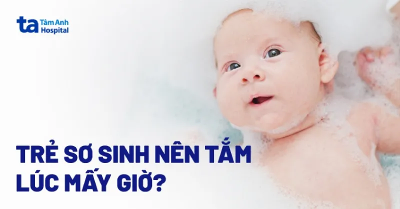 Trẻ sơ sinh nên tắm lúc mấy giờ