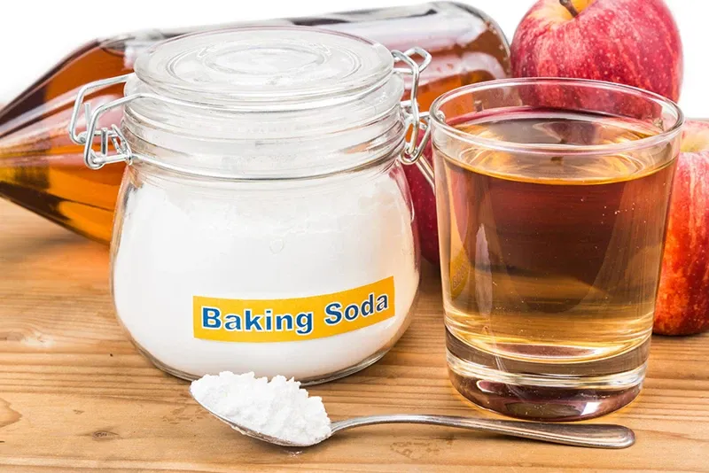 Hỗn hợp giấm trắng và baking soda là chất tẩy rửa tuyệt vời.