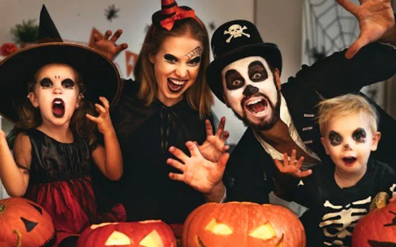 Tổ chức Halloween để cùng bạn bè, người thân tham gia