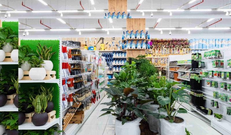 Các dụng cụ vật tư nông nghiệp thiết yếu cho việc làm vườn hiệu quả tại cửa hàng vật tư nông nghiệp.